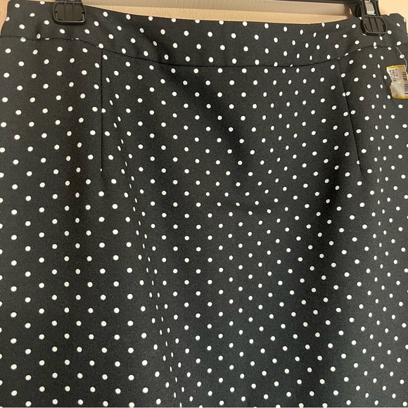 WHO WHAT WEAR Women's Black Polka Dot Midi Skirt Pleated Professional Size 6 NWT - Picture 6 of 6